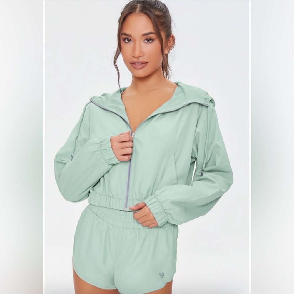 Forever 21 Women's Active Hooded Windbreaker Jacket Size M Mint/Green Y2K Sporty